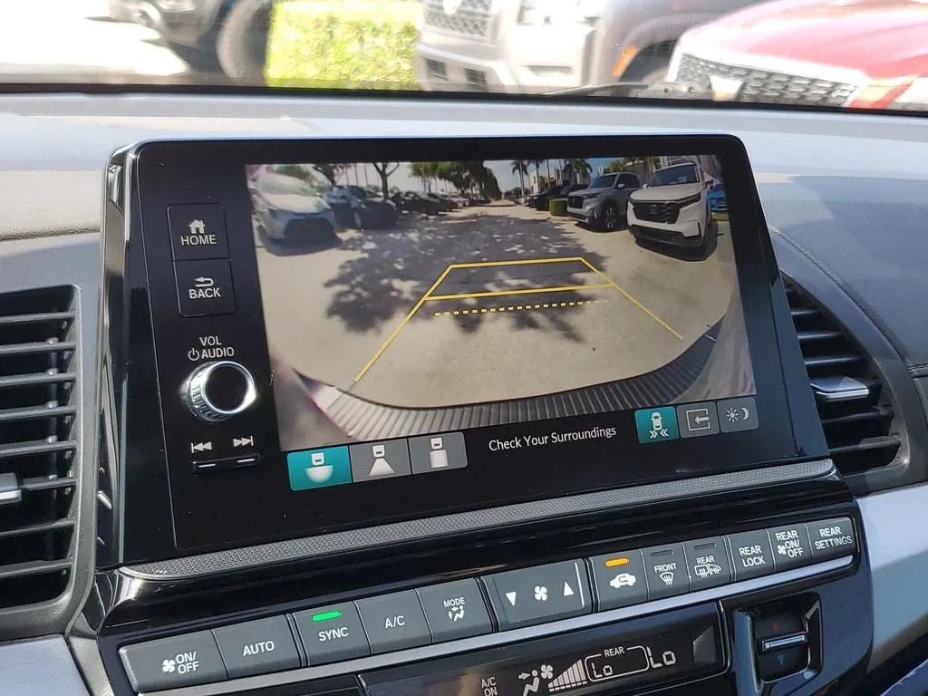 2025 Honda Odyssey Touring photo 29