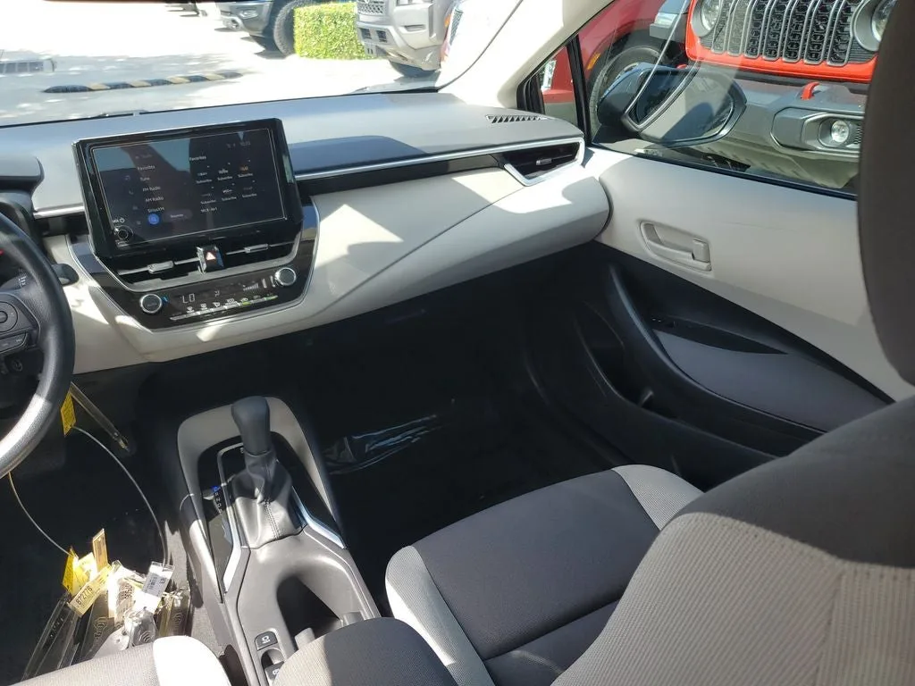 2025 Toyota Corolla LE photo 16