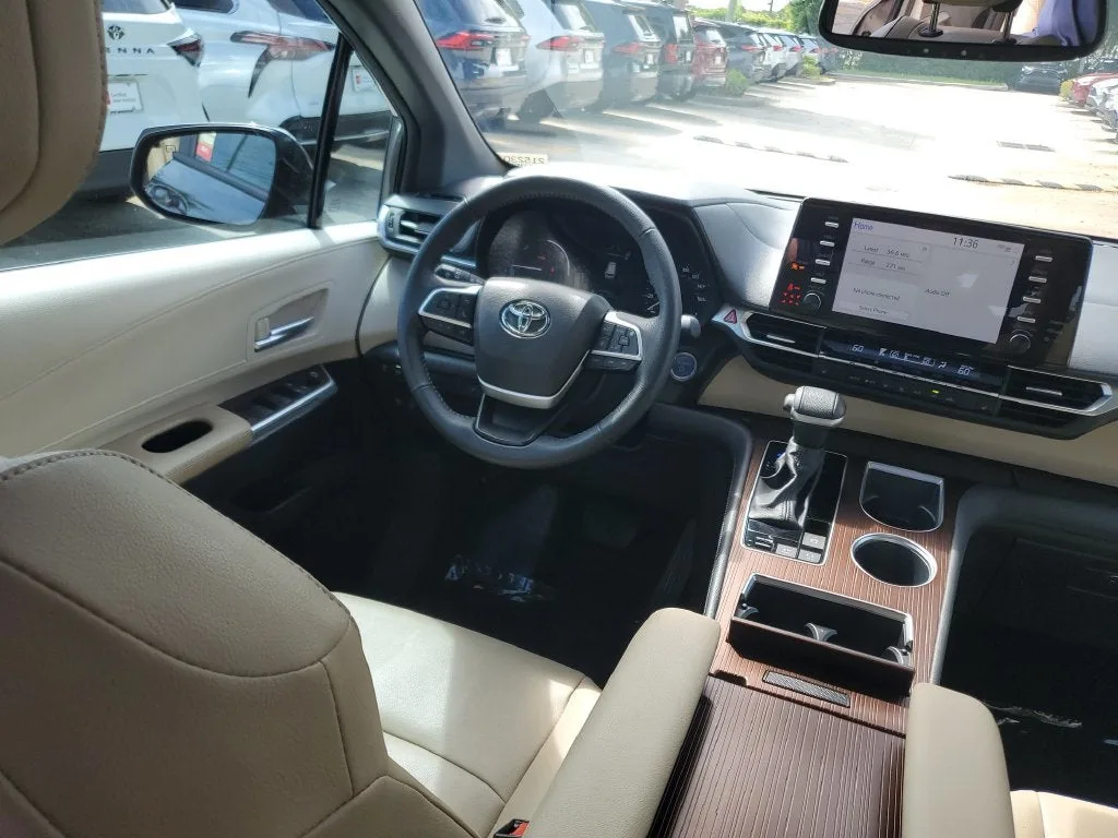 2024 Toyota Sienna XLE 8 Passenger photo 16