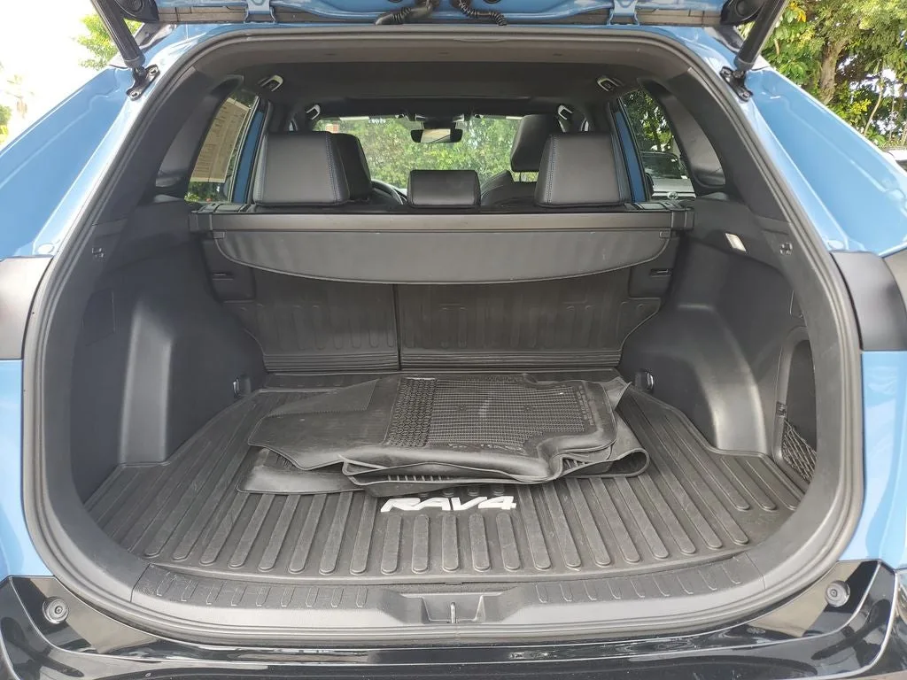 2022 Toyota RAV4 Hybrid XSE photo 10