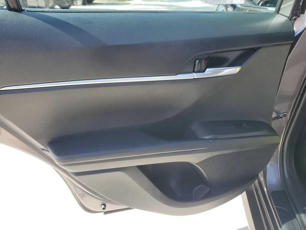 2023 Toyota Camry LE photo 10