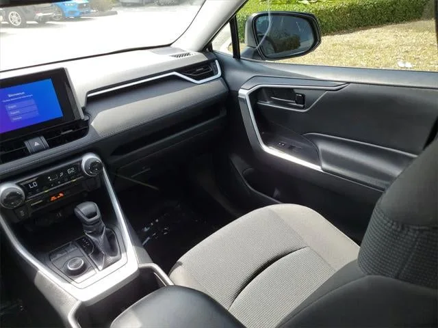 2024 Toyota RAV4 Hybrid LE photo 13