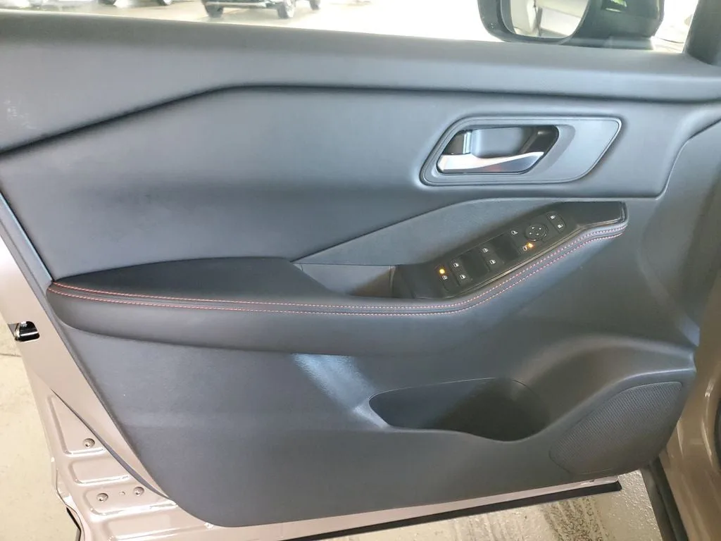 2025 Nissan Rogue Rock Creek photo 18
