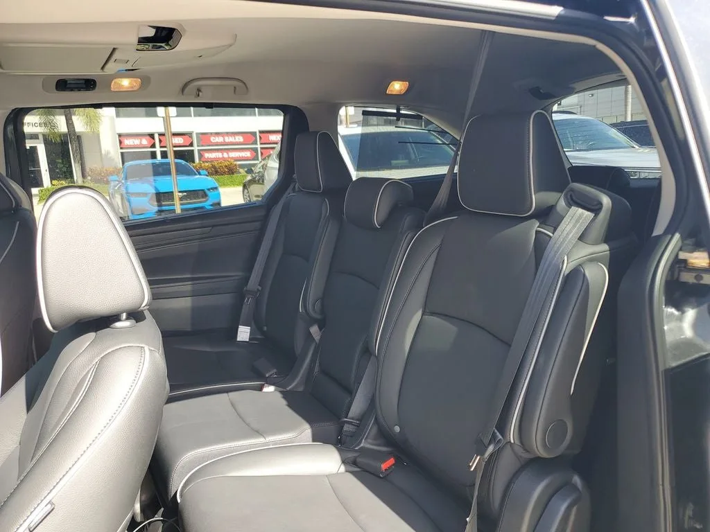 2025 Honda Odyssey Touring photo 13