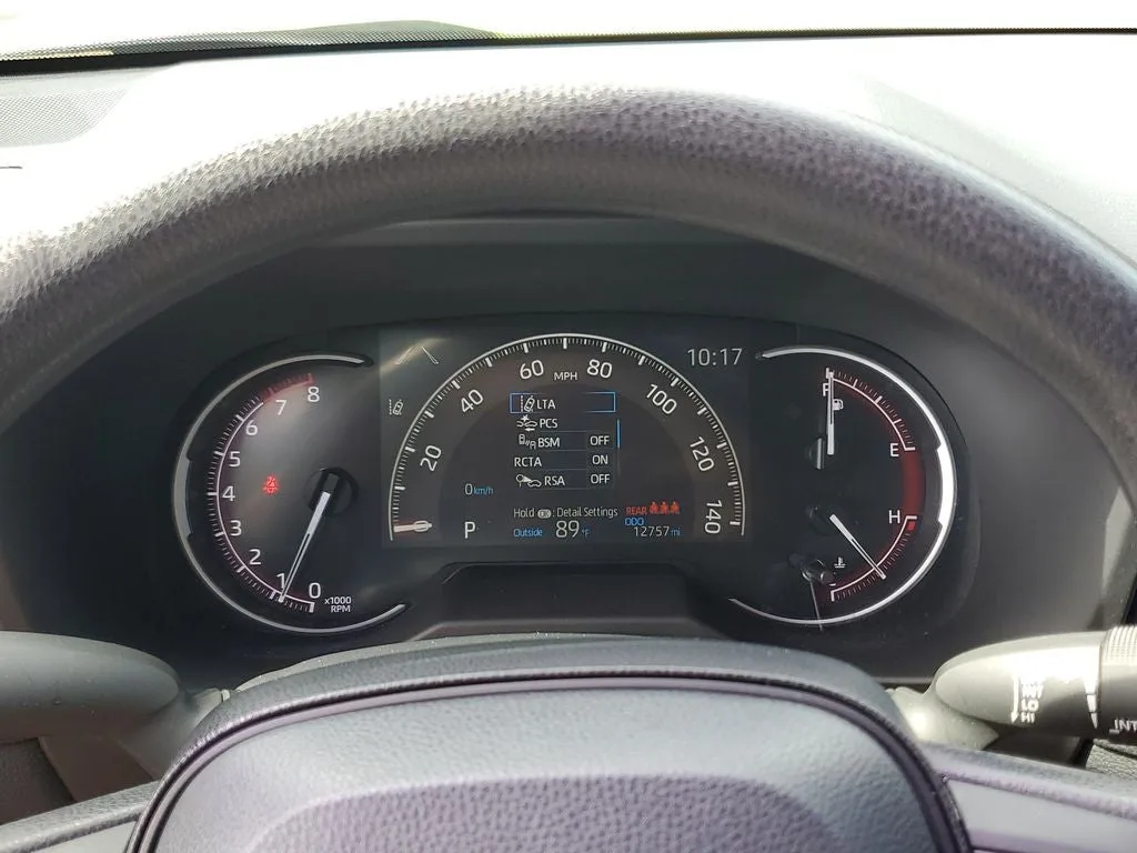 2024 Toyota RAV4 XLE photo 25