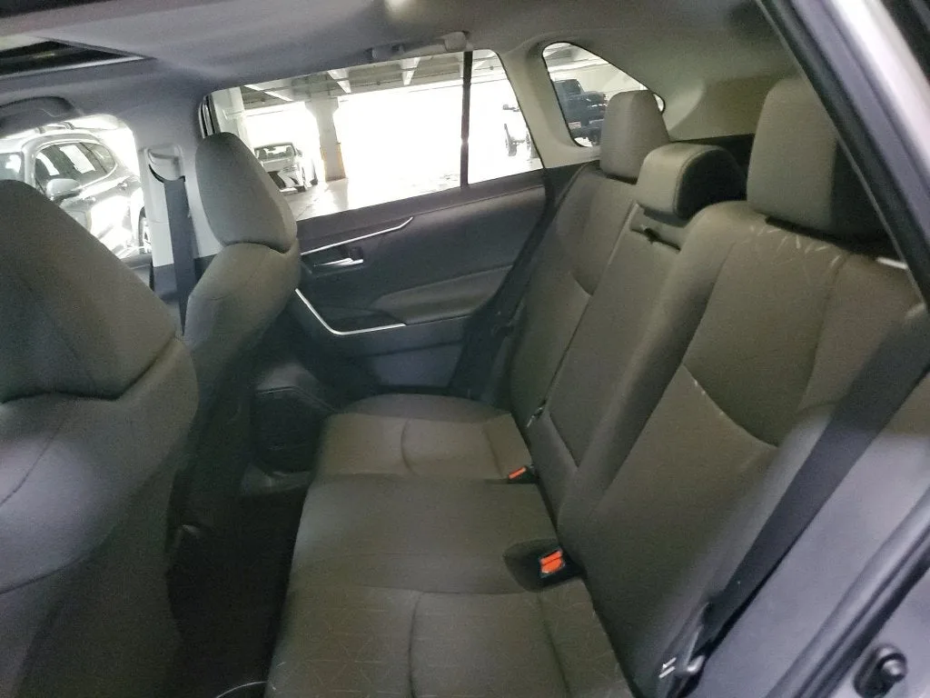 2023 Toyota RAV4 XLE photo 13
