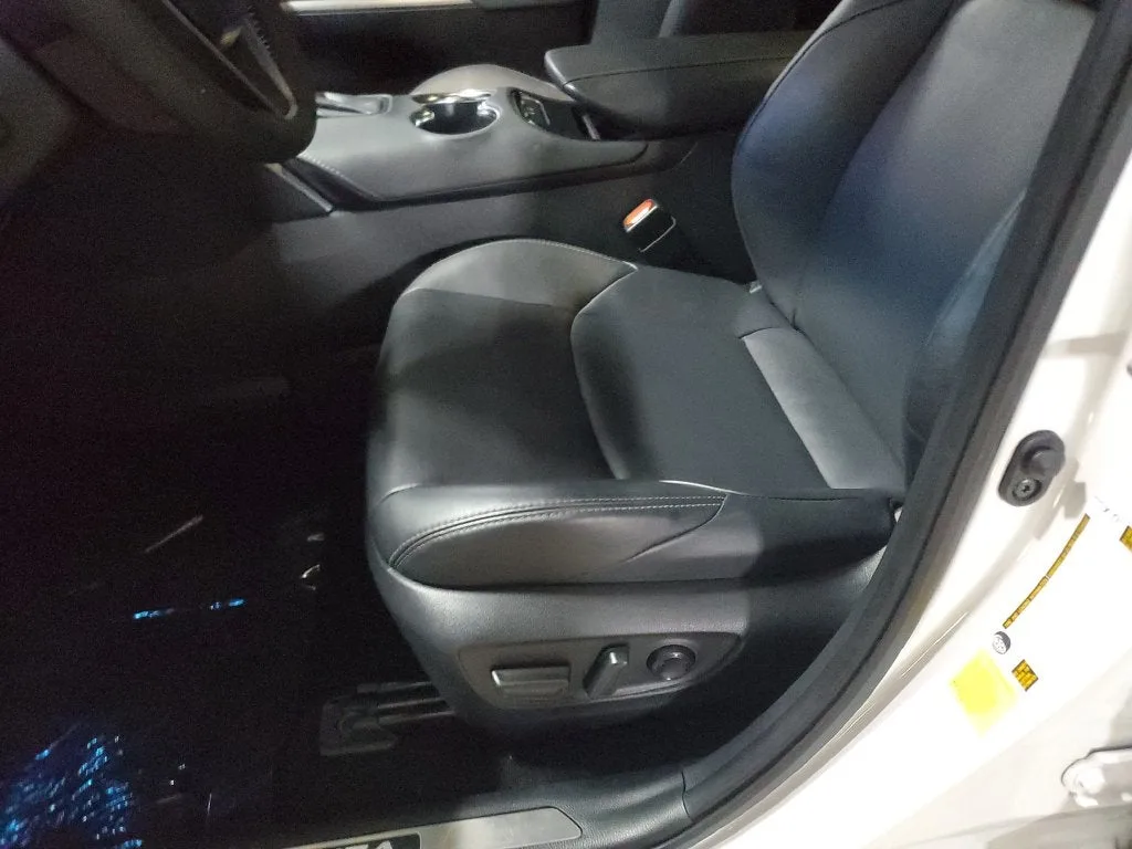 2023 Toyota Venza Nightshade photo 21