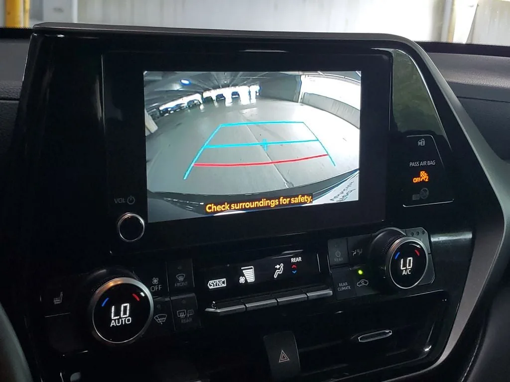 2024 Toyota Highlander XLE photo 29