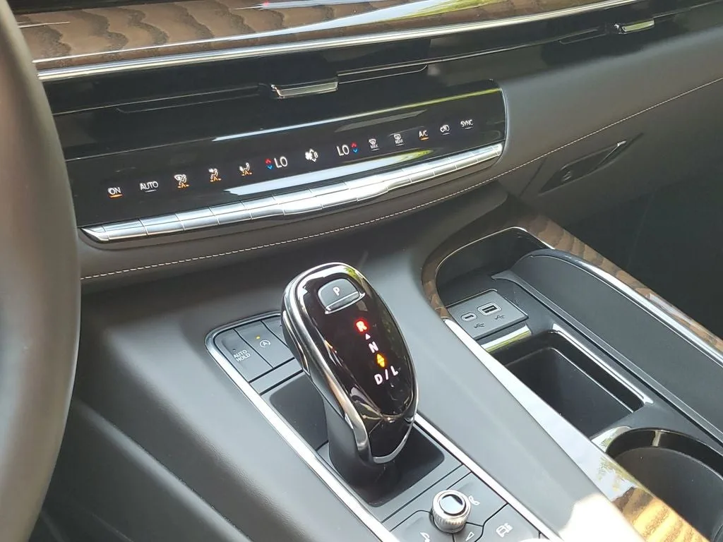 2024 Cadillac Escalade Sport Platinum photo 31