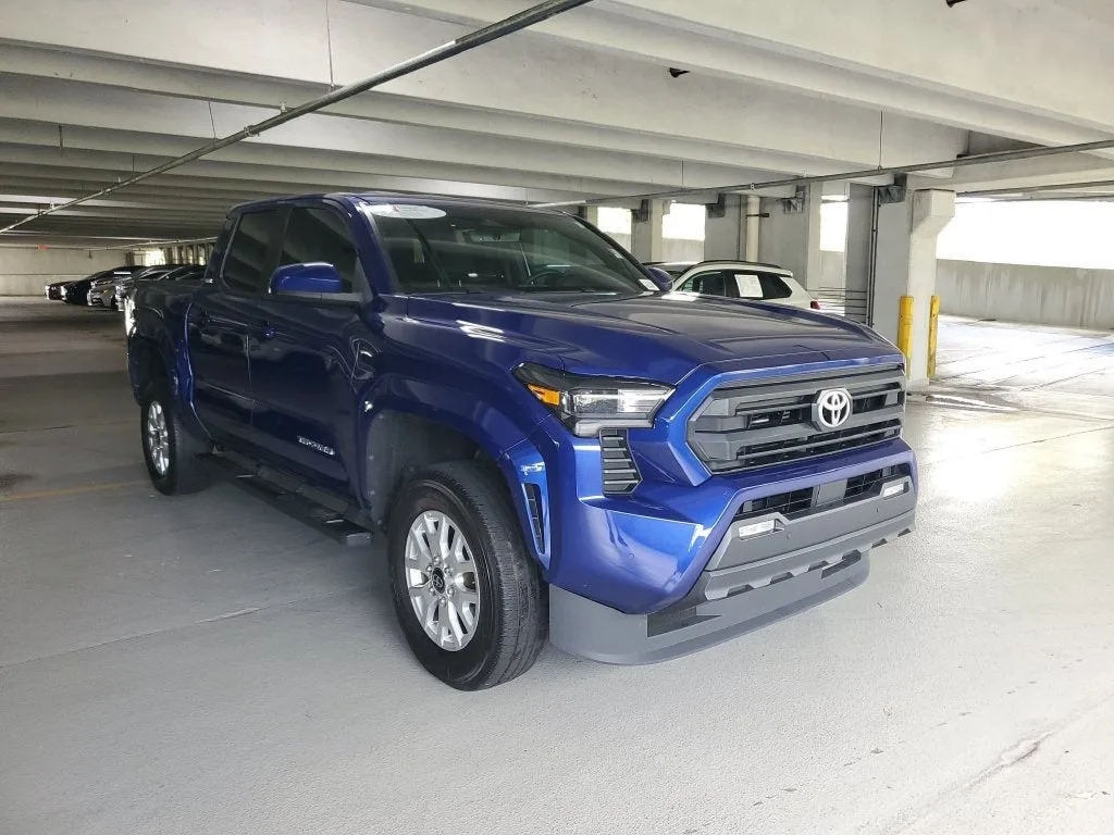 2024 Toyota Tacoma SR5 photo 3