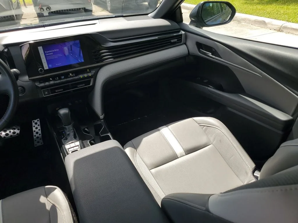 2025 Toyota Camry SE photo 16