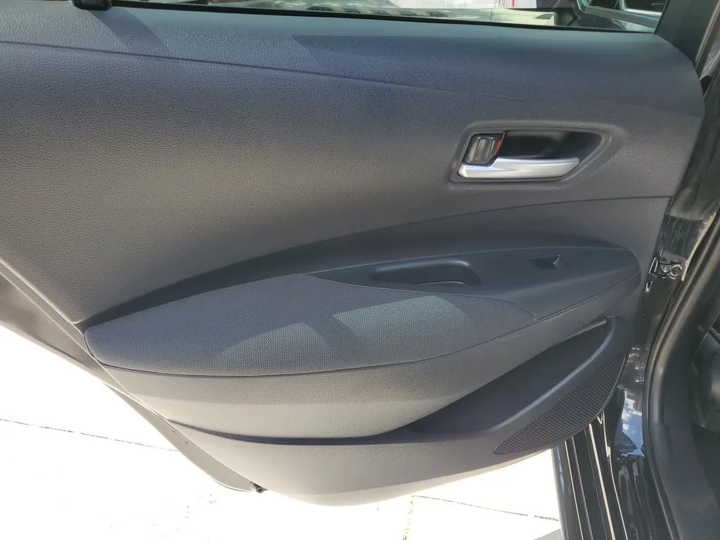 2021 Toyota Corolla LE photo 11
