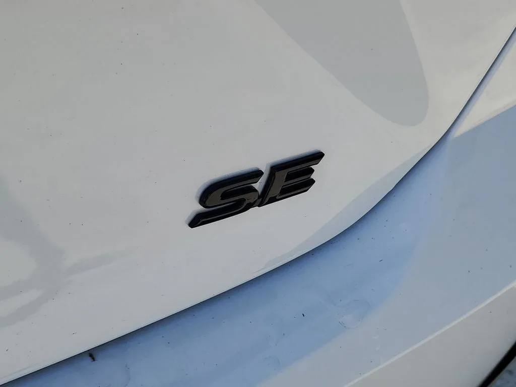 2026 Toyota Camry SE Nightshade photo 9