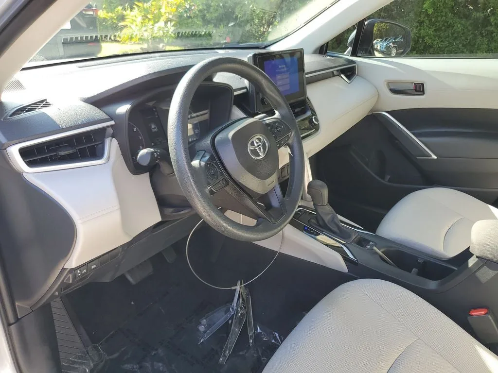 2024 Toyota Corolla Cross L photo 20
