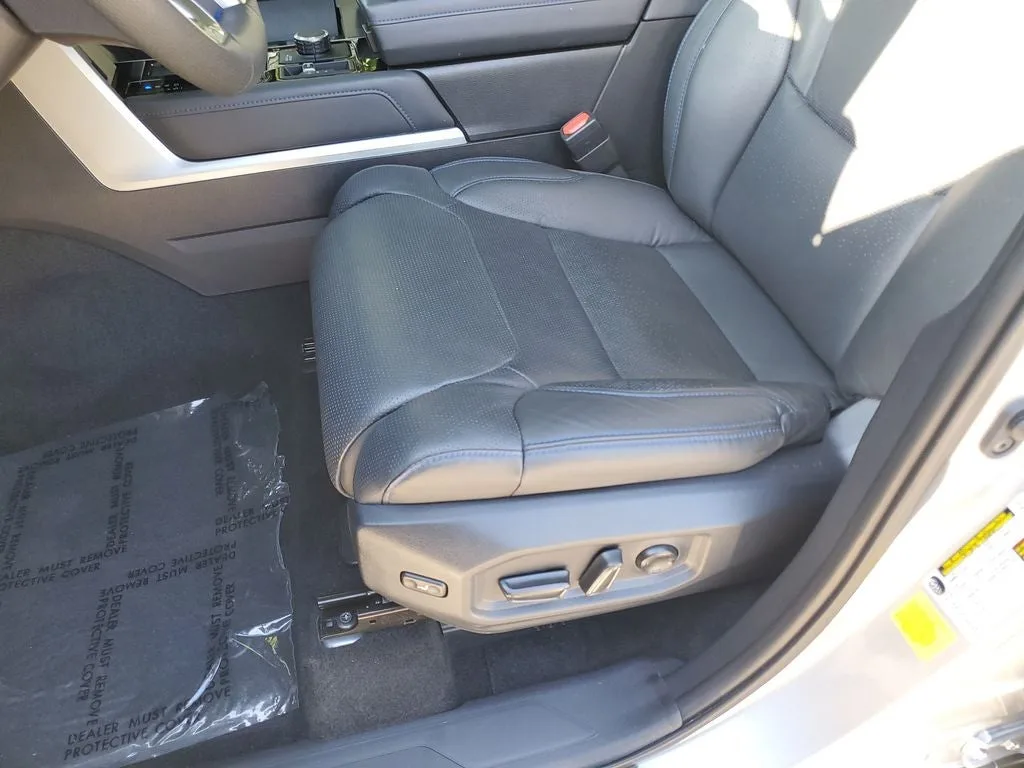 2025 Toyota Sequoia Platinum photo 16
