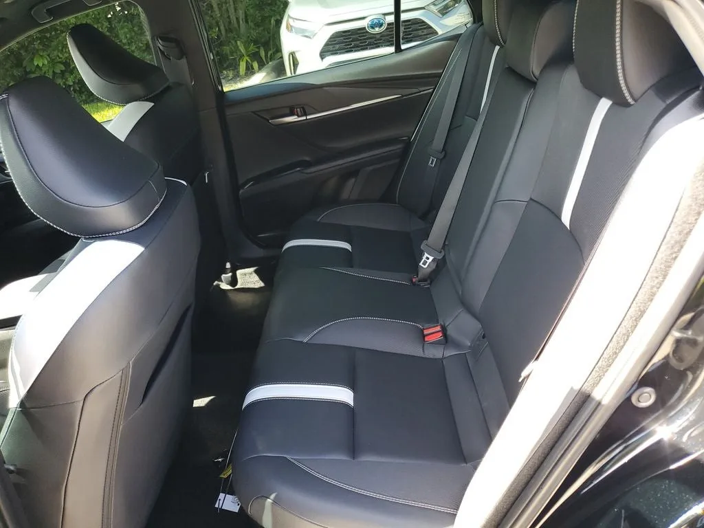 2025 Toyota Camry SE photo 10