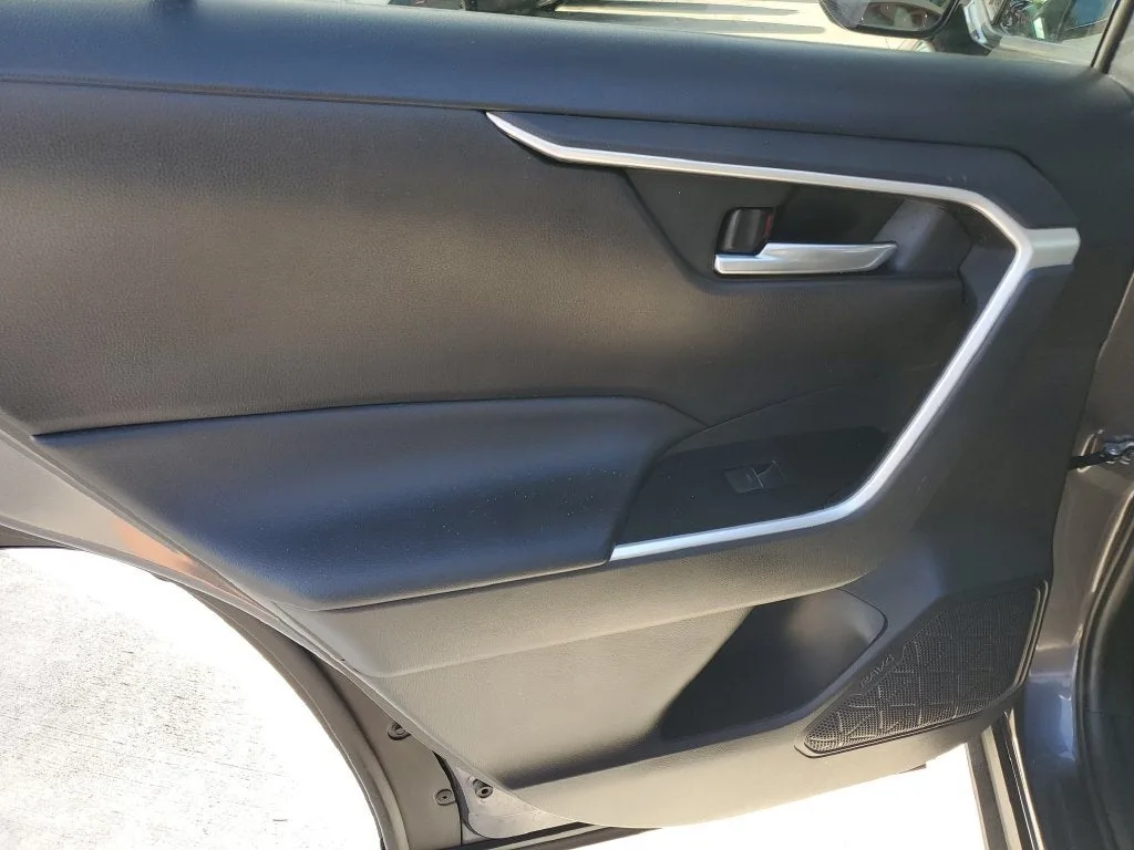 2023 Toyota RAV4 XLE photo 10