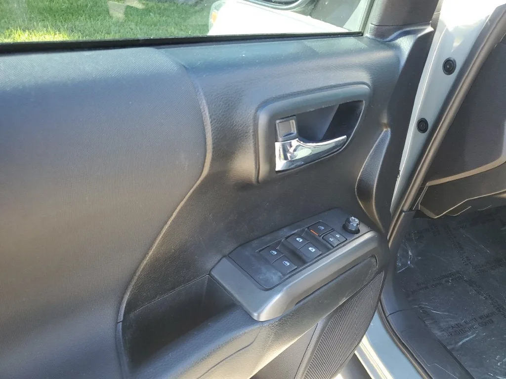 2022 Toyota Tacoma TRD Sport V6 photo 16