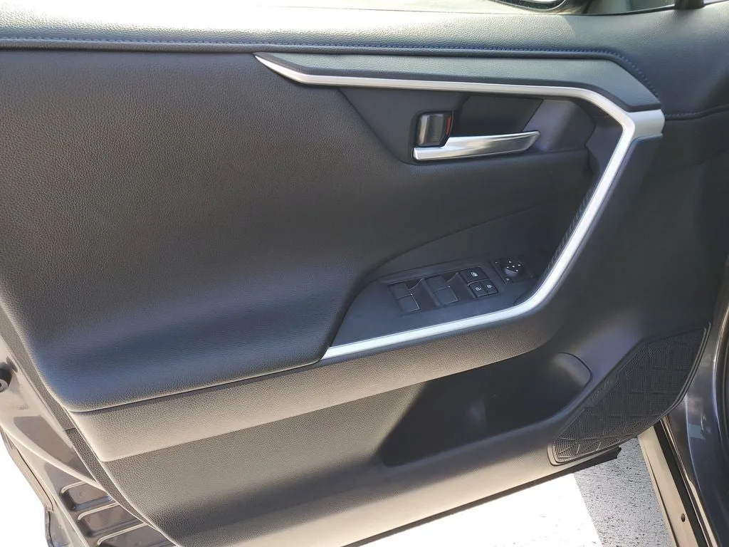 2023 Toyota RAV4 Hybrid XSE photo 19