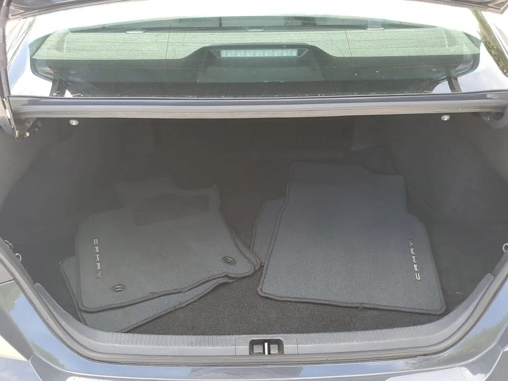2025 Toyota Camry SE photo 9