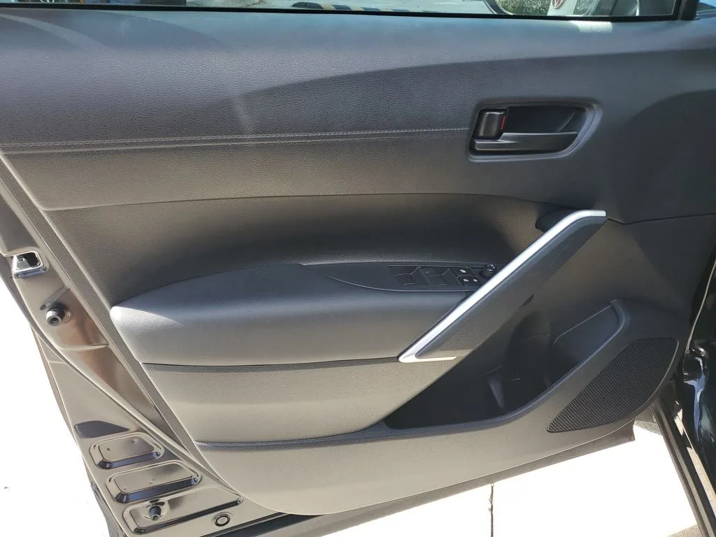 2023 Toyota Corolla Cross Hybrid SE photo 16