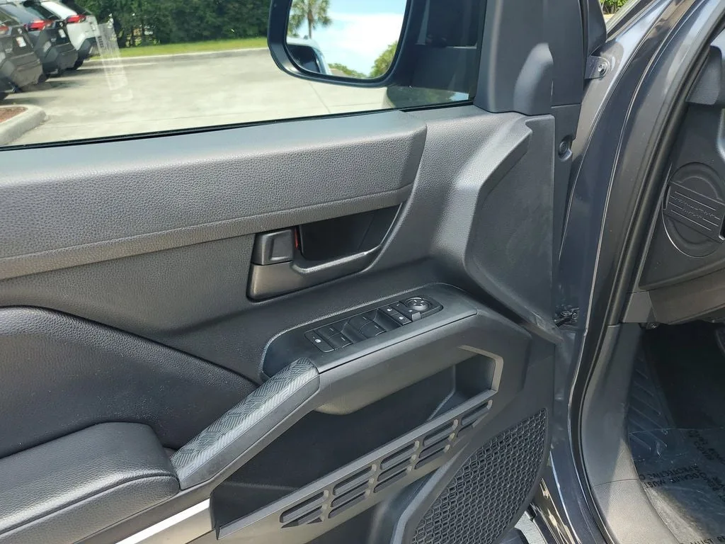 2025 Toyota Tacoma SR5 photo 18