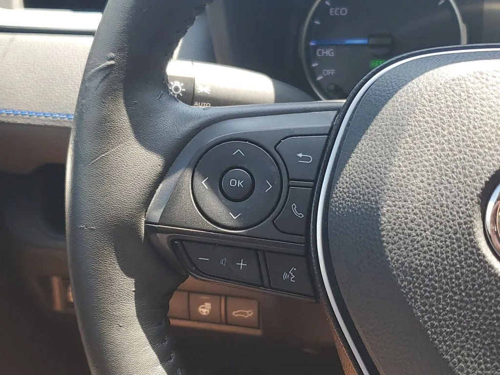 2022 Toyota RAV4 Hybrid SE photo 25