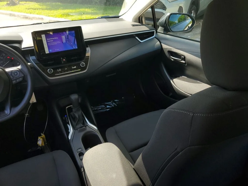 2025 Toyota Corolla LE photo 15