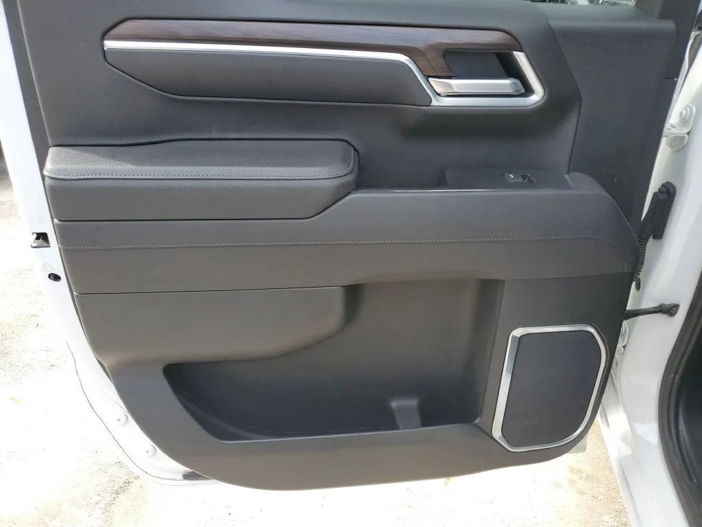 2025 GMC Sierra 1500 SLT photo 12