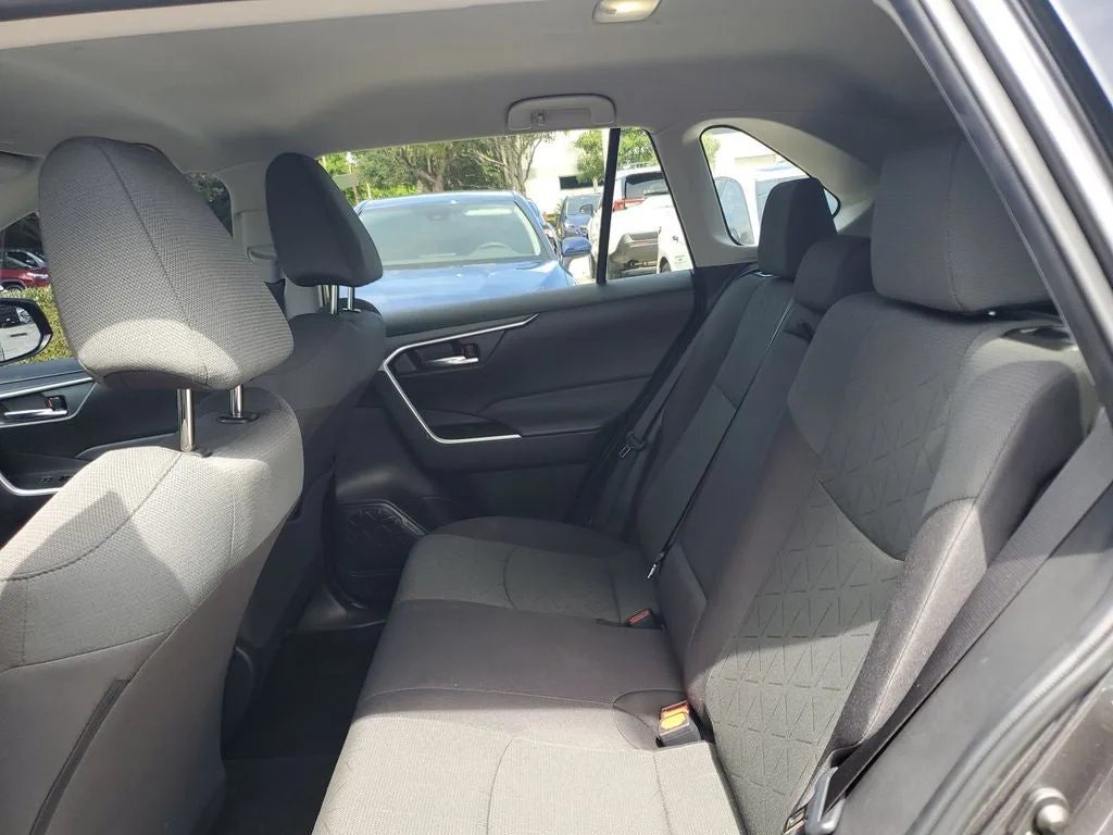 2024 Toyota RAV4 XLE photo 12