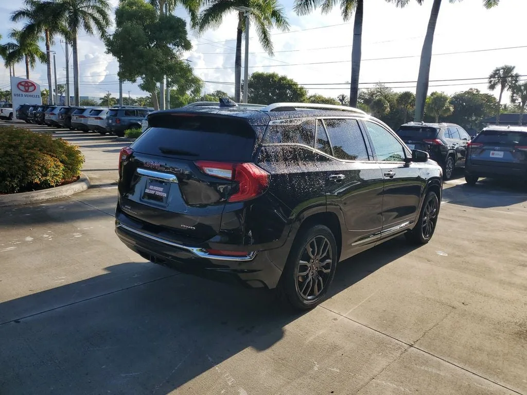 2024 GMC Terrain Denali photo 4