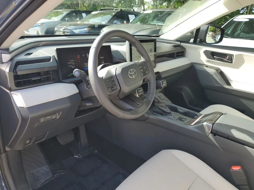2026 Toyota RAV4 XLE Premium photo 23