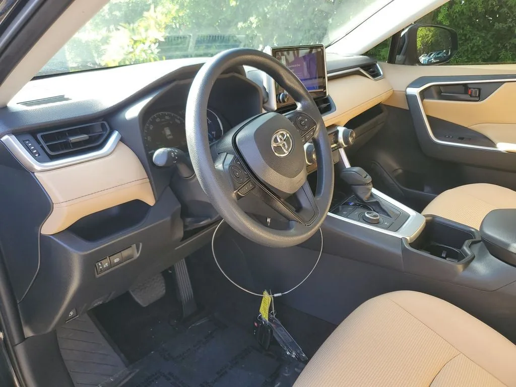 2025 Toyota RAV4 Hybrid LE photo 20