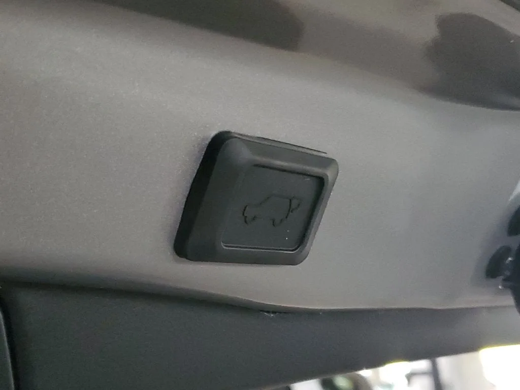 2023 Toyota RAV4 XLE photo 11