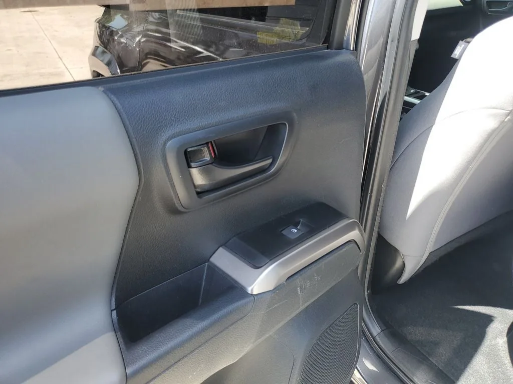 2023 Toyota Tacoma SR5 V6 photo 12