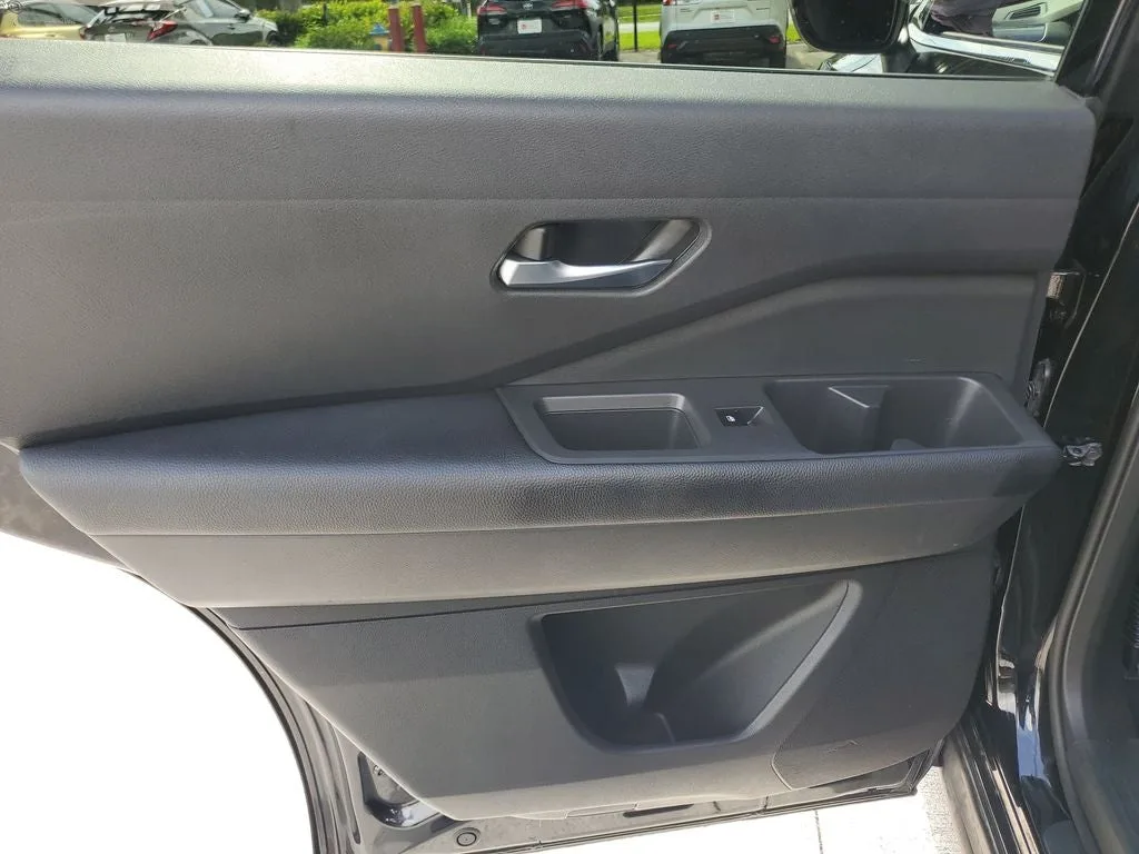 2022 Nissan Pathfinder SV photo 11
