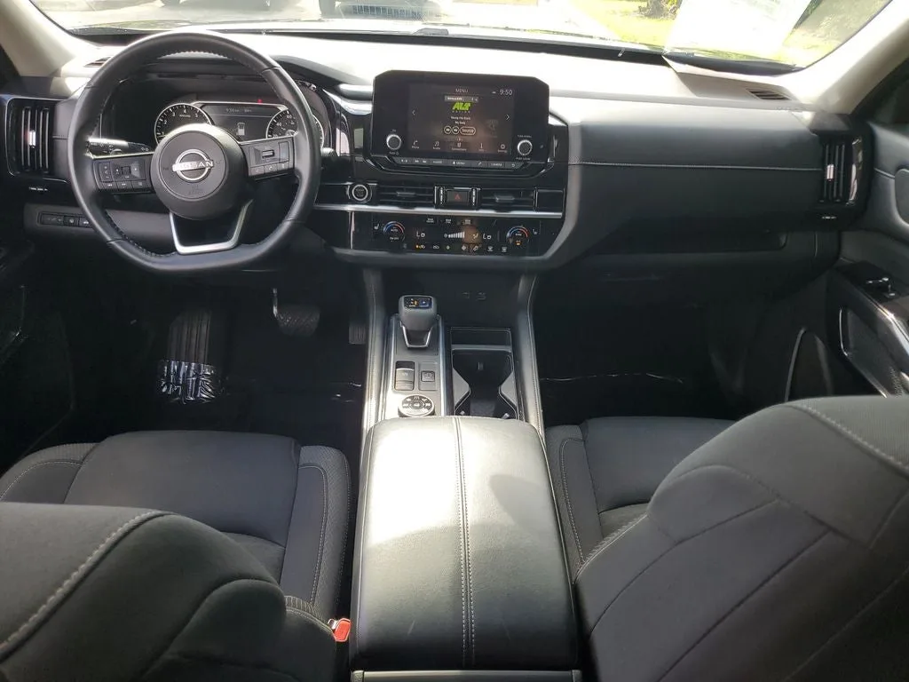 2022 Nissan Pathfinder SV photo 17