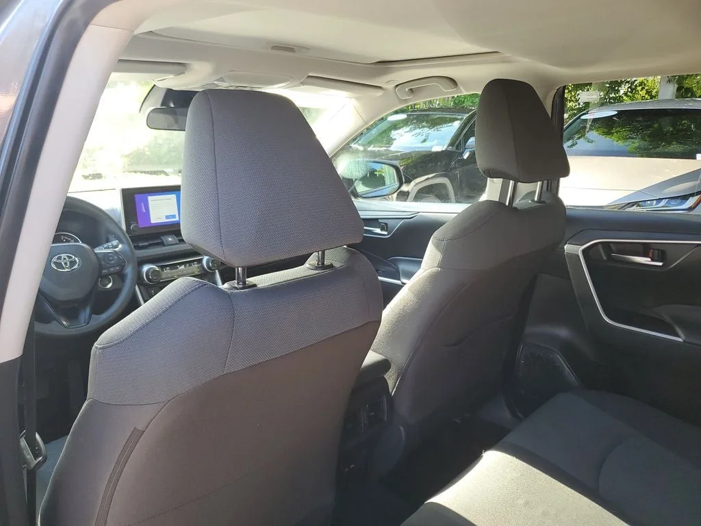 2025 Toyota RAV4 XLE photo 13