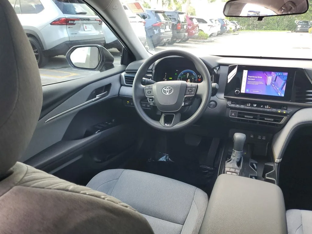 2025 Toyota Camry LE photo 14