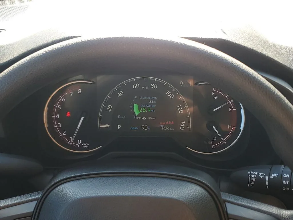 2025 Toyota RAV4 XLE photo 25