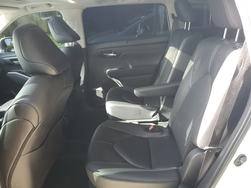 2024 Toyota Highlander XLE photo 14
