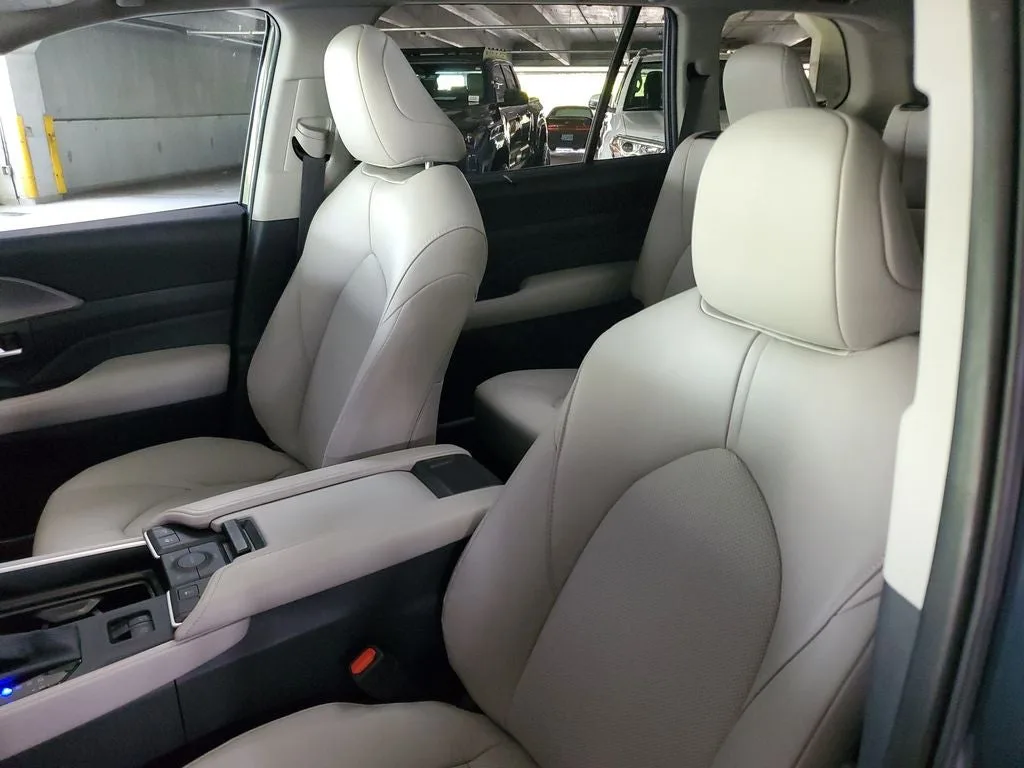 2025 Toyota Grand Highlander Hybrid XLE photo 21