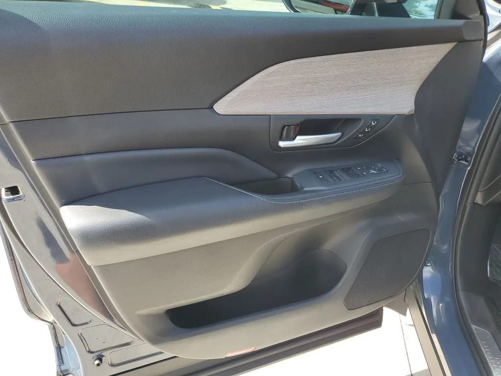 2024 Toyota Grand Highlander Platinum photo 20