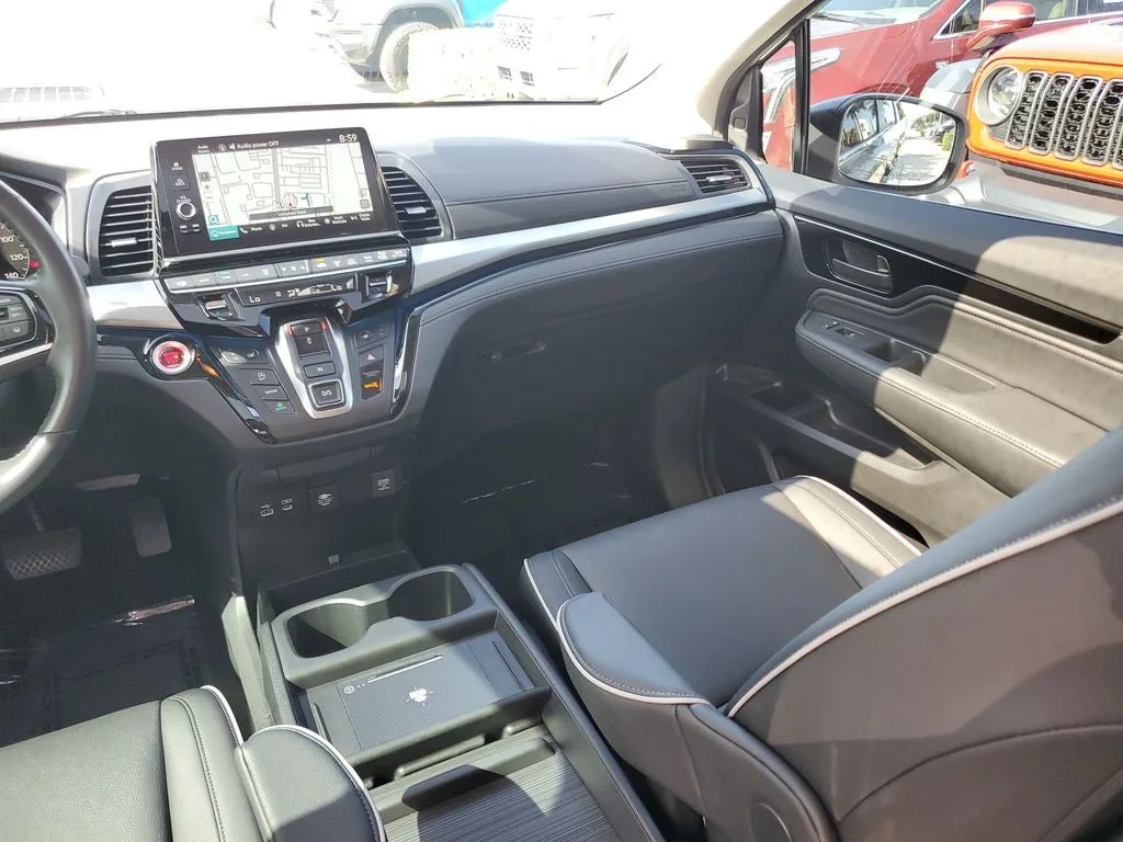 2025 Honda Odyssey Touring photo 17