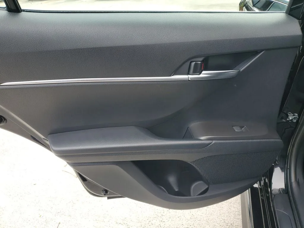 2024 Toyota Camry SE photo 10