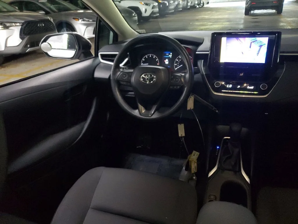 2025 Toyota Corolla LE photo 14