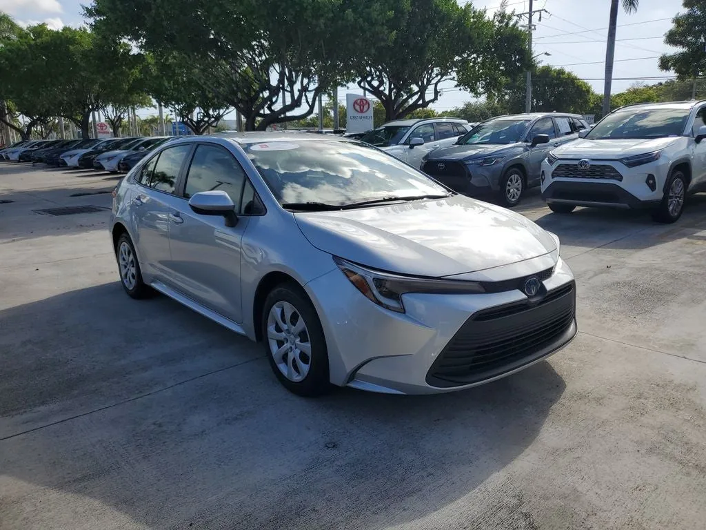 2024 Toyota Corolla Hybrid LE photo 3