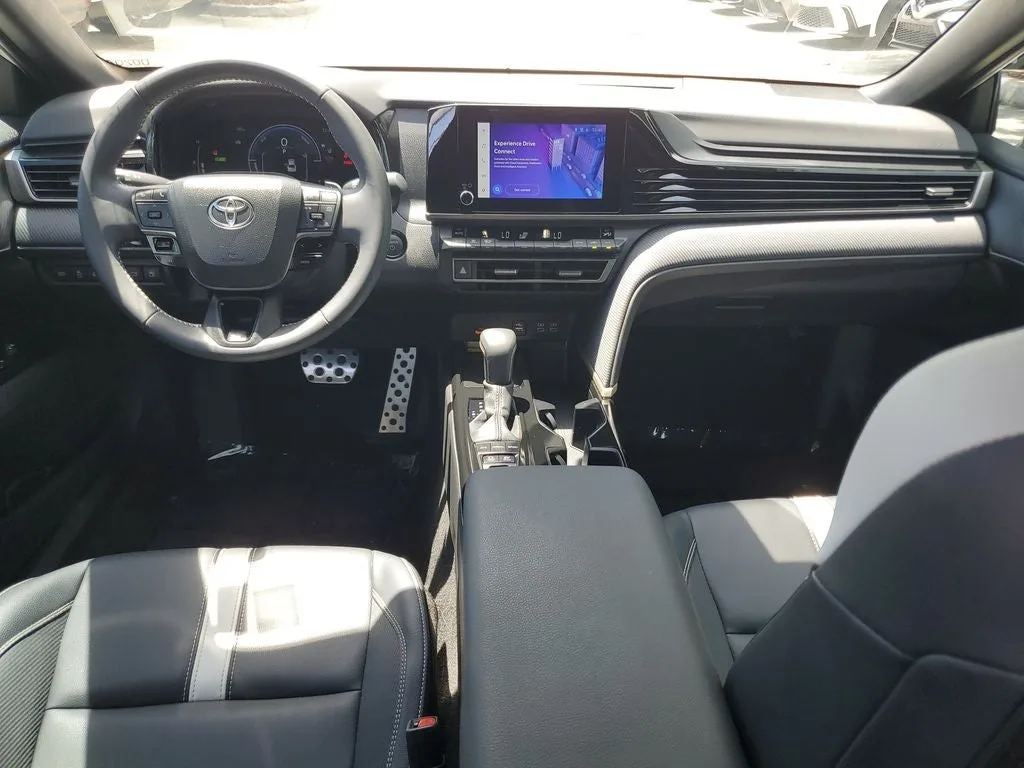 2025 Toyota Camry SE photo 15