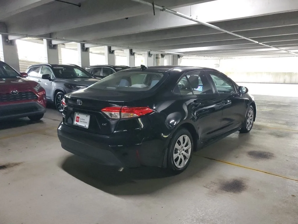 2025 Toyota Corolla LE photo 4