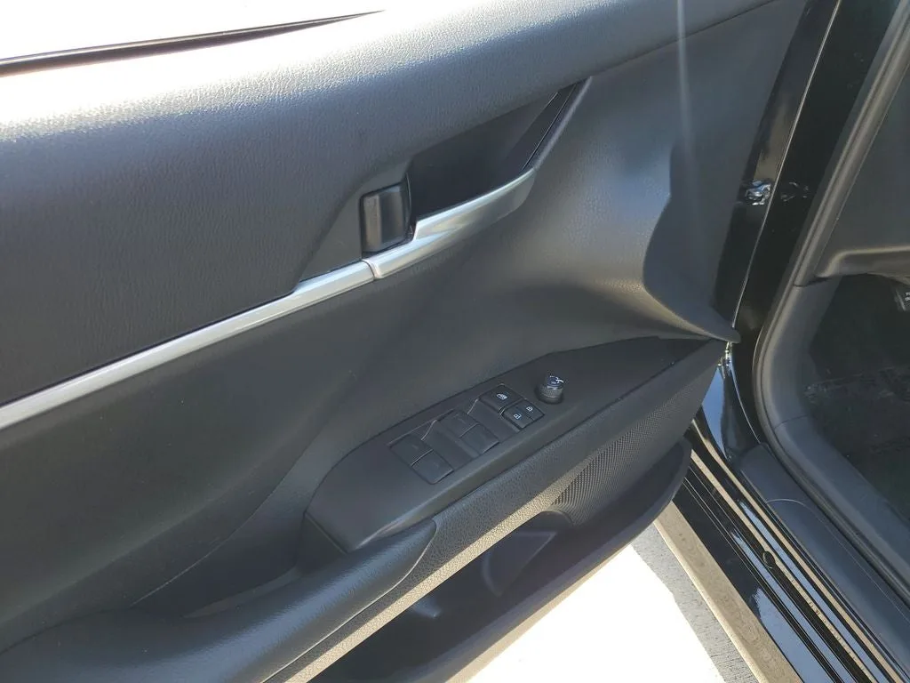 2023 Toyota Camry LE photo 17